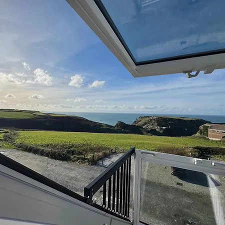 Excalibur 3 Bed Sleeps 7 Apartment Tintagel