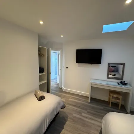 Excalibur 3 Bed Sleeps 7 *